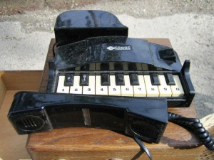 telephone piano comoc