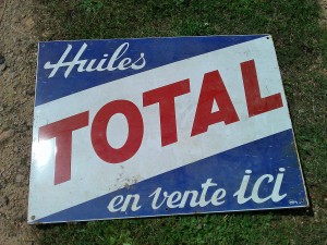 puces-meyrol-montelimar-brocante_vide-greniers-tole-emaillee-total (53)