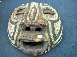 art-africain-masque-perles-coquillages-viviers-zaire