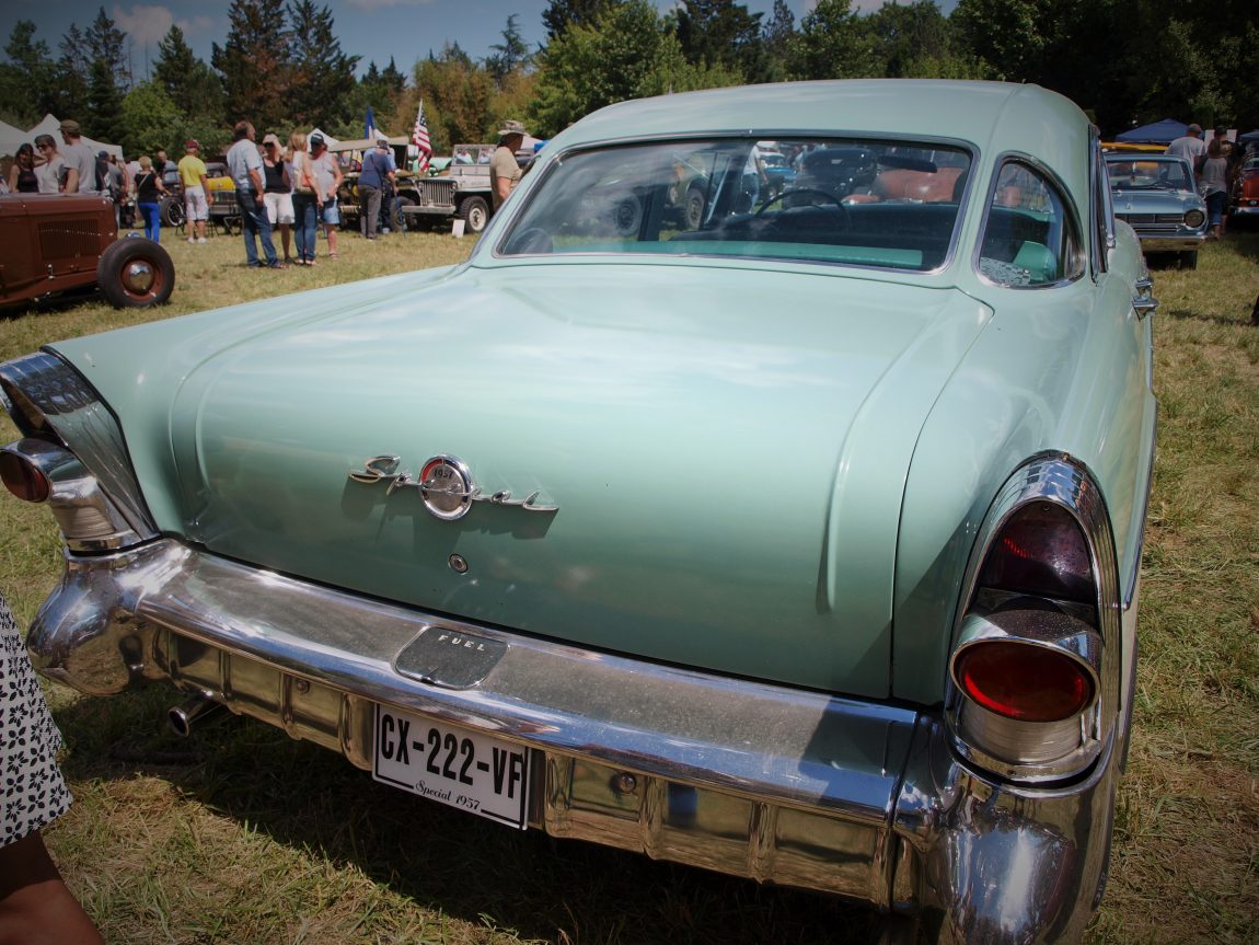 domaine,cros,auzon,vogue,ardeche,vintage,voiture,ancienne,huile,bidon,brocante,michelin,dunlop,scooter,vespa,buick,1957,nailhead,,sixties,seventies,ford,cadillac ( (23)