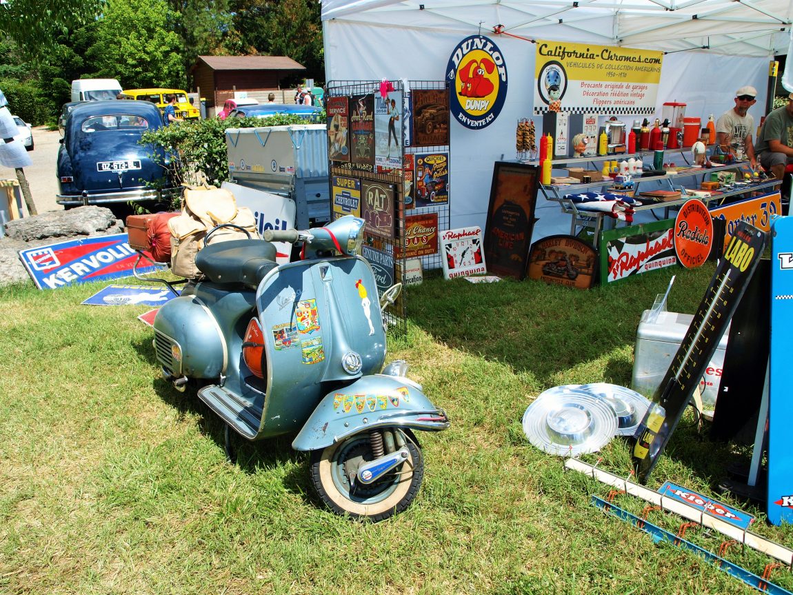 domaine,cros,auzon,vogue,ardeche,vintage,voiture,ancienne,huile,bidon,coca,cola,brocante,michelin,dunlop,plaque,emaillee,scooter,vespa,buick,windsor,sixties,seventies,ford,cadillac (1)