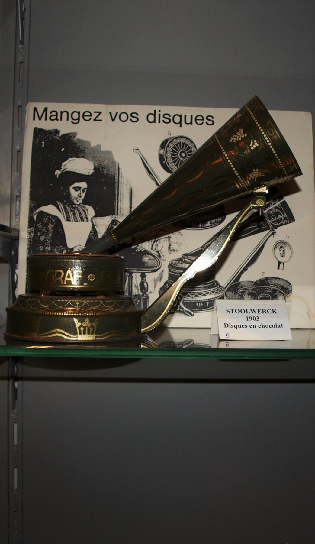 stollwerck_disque_chocolat_phonographe_pavillon_aiguille_disque_paris_muse_museum-