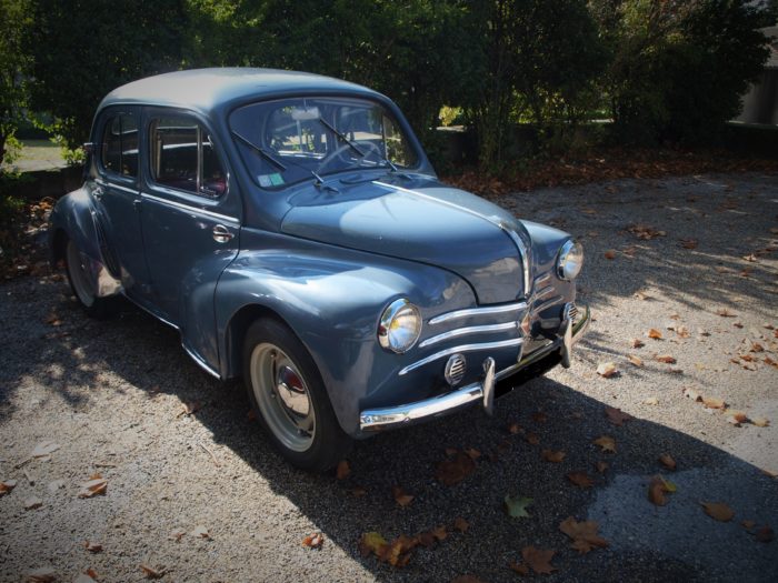 renault-4_renault-8_gordini_bleu_voiture_collection_grillon_vaucluse-1