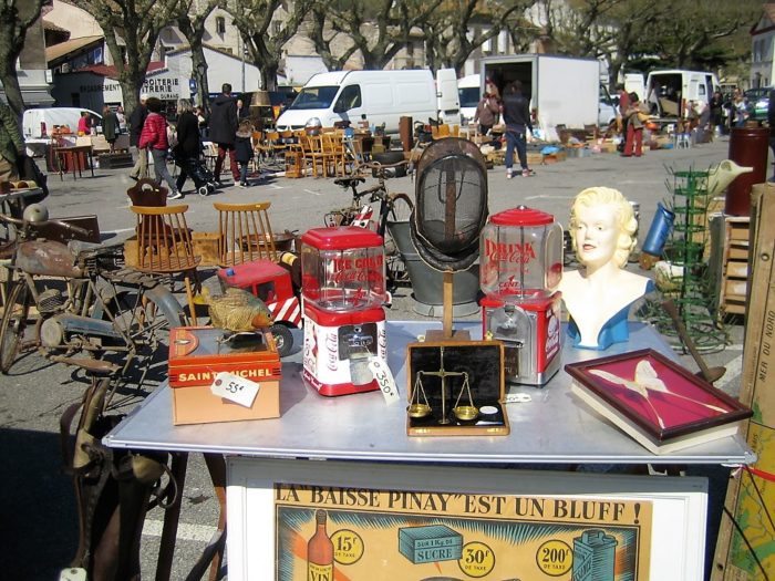 La-voulte_rhone_brocante_vide-greniers_metal_boite_publicite_tole_voiture_distributeur