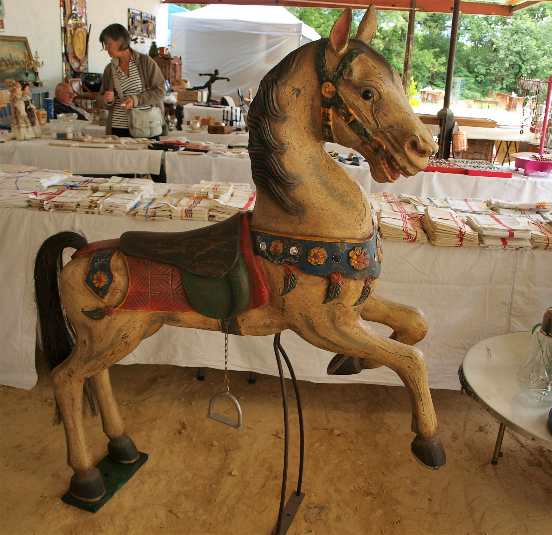 cliousclat_drome_atelier-and-co_brocante_design_cheval_bois_manege_course