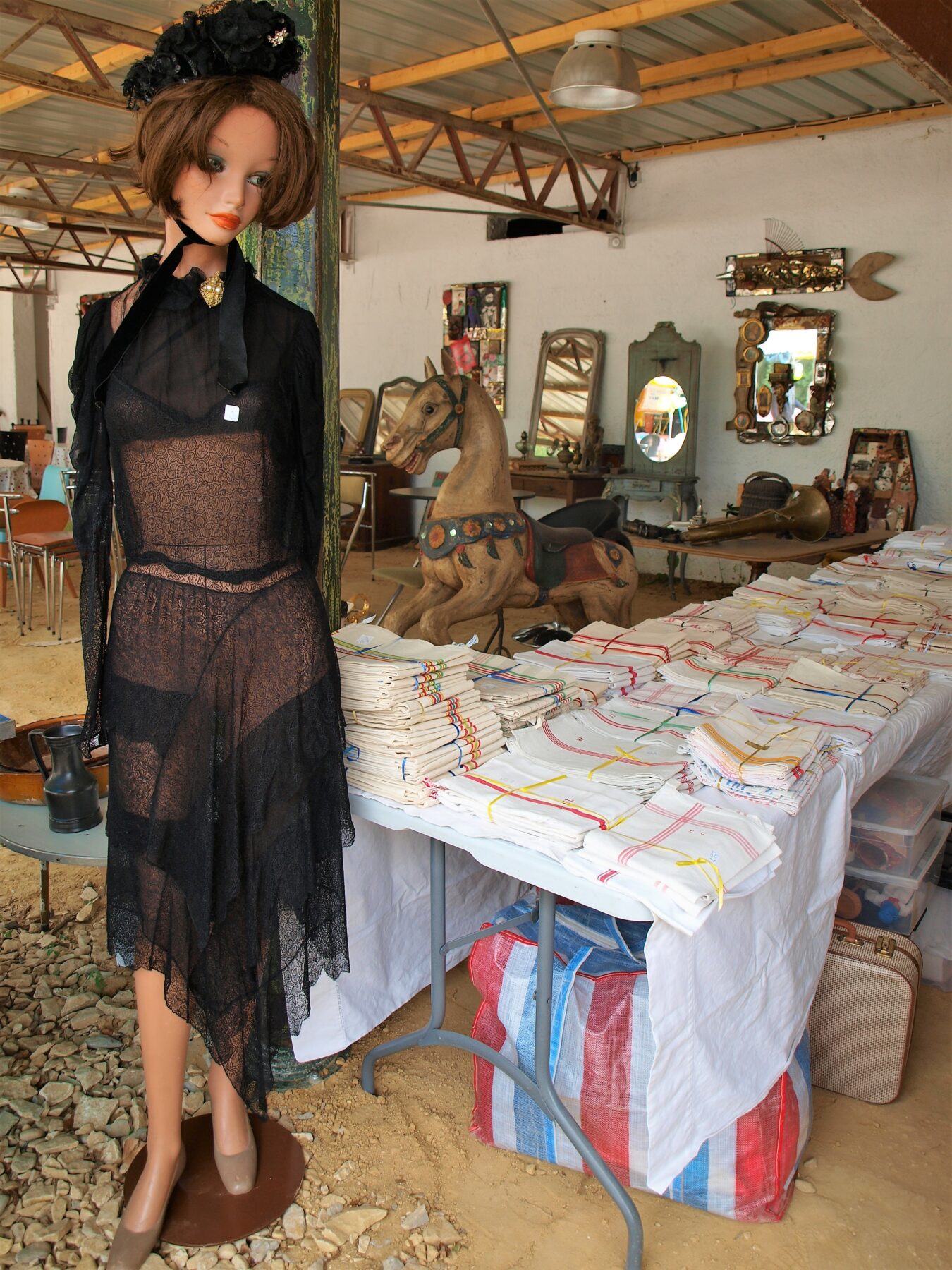 cliousclat_drome_atelier-and-co_brocante_design_decoration_artisanat_look_mode_mobilier_luminaire