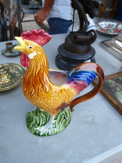 dieulefit_brocante_vide-greniers_pichet_vin_saint_clement_coq.