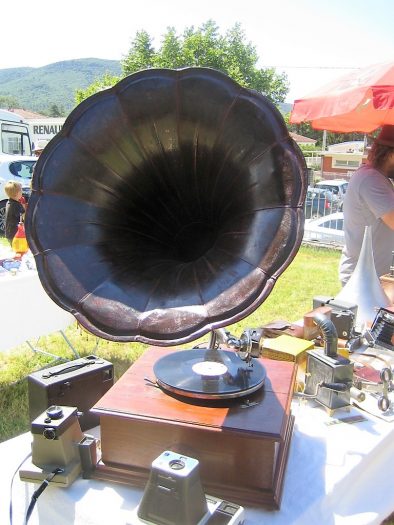 phonographe_gramophone_pathe_jour-et-nuit-jazz_begude_mezenc_drome_14-juillet