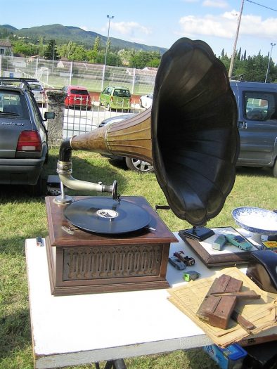 phonographe_gramophone_pathe_jour-et-nuit-jazz_begude_mezenc_drome_14-juillet