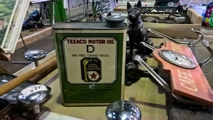 Vals-les-bains_ardeche_vide-greniers_piece_collection_deco_vintage_ancienn_bidon_huile_texaco_fer_motor_oil