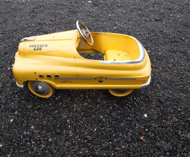 voiture_pedales_jouet_auto_enfant_taxi_new_york_jaune_film_cab_driver-taxi