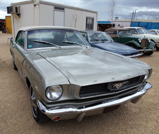 ford_mustang_1965_cabriolet_voiture_collection_ancienne_collectionneur_coupe_sport_serge-gainsbourg_chanson_village_brocanteur