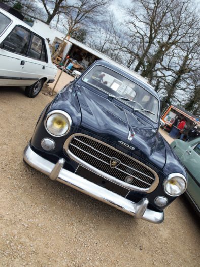 peugeot_403_bleu_nuit_1955_voiture_collection_ancienne_aurtomobile_bourgeoise_columbo