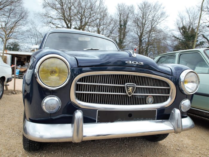 peugeot_403_bleu_nuit_1955_voiture_collection_ancienne_aurtomobile_bourgeoise_columbo