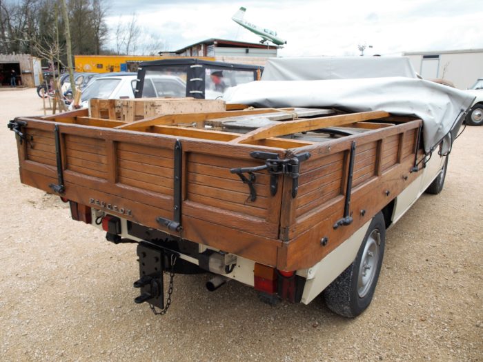 peugeot_504_camionnette_pick-up_fourgonnette_plateau_utilitaire_benne_voiture_ancienne_collection