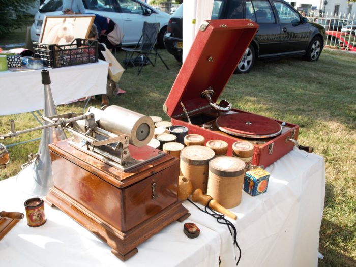 vide-greniers-juillet_begude_mazenc_outils_ancien_bondonniere_vrille_-filiere-bois_taraud_boite_recaler_phonographe