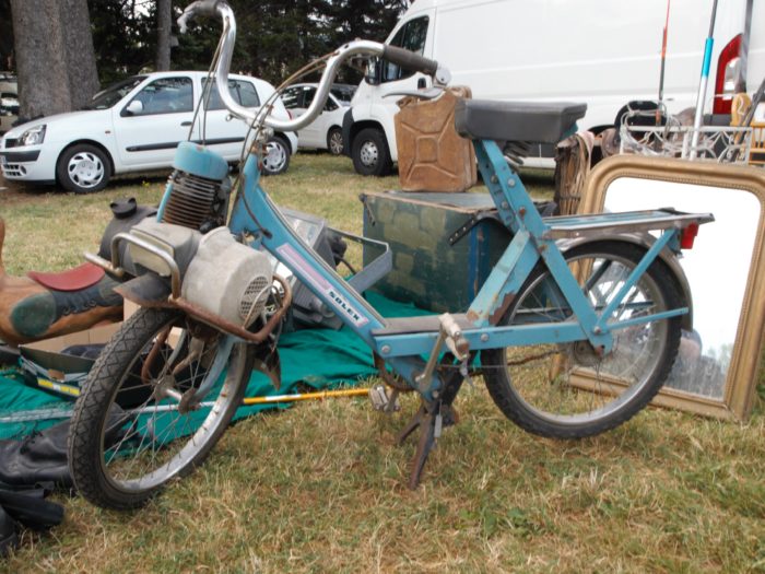 solex_5000_bleu-atoll_vide-greniers-juillet_begude_mazenc_solex_bleu_mobylette_motobecane_motoconfort_utilitaire