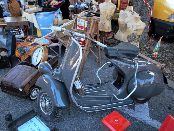 vide-greniers_marsanne_drome_scooter_voiture_enfant_pedales_ancienne