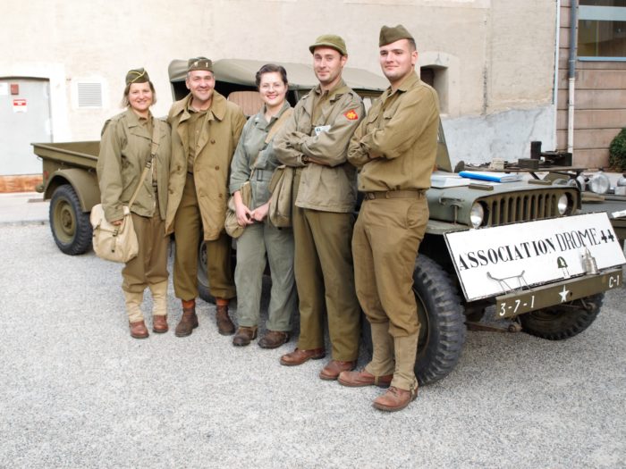 drome-44_coucourde_guerre_1939_1940_1945_bataille_montelimar_regiment_jeep_armes_drapeau_americain_-militaire_resistance-